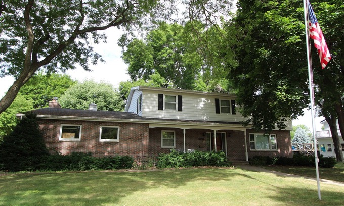 Oshkosh House | Spacious Retreat with Inground Pool - Perfect for EAA & Summer Getaways!