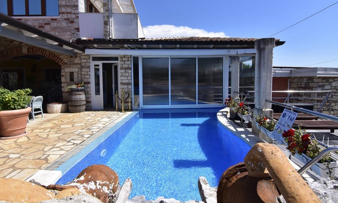 Crveni Vrh House | Spacious room for two with swimming pool Savudrija-Umag garden, parking, Wi-Fi