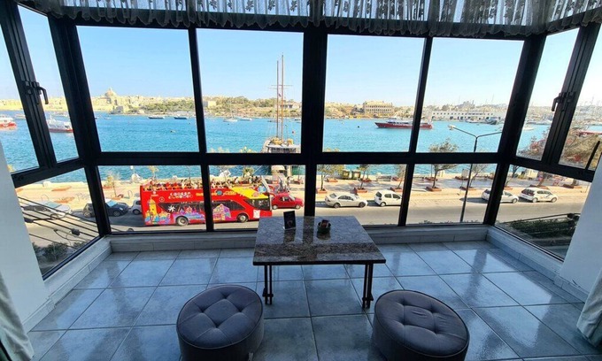 Madliena Apartment | Spacious Sea View Central Apartment in Sliema