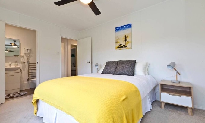 Burleigh Waters House | Spacious & Secure Family Beach Oasis