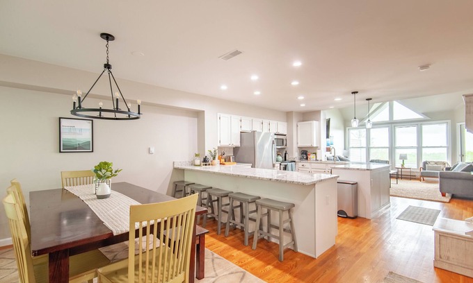 Nellysford House | Spacious + Serene Mtn Top Escape, 4 En Suites