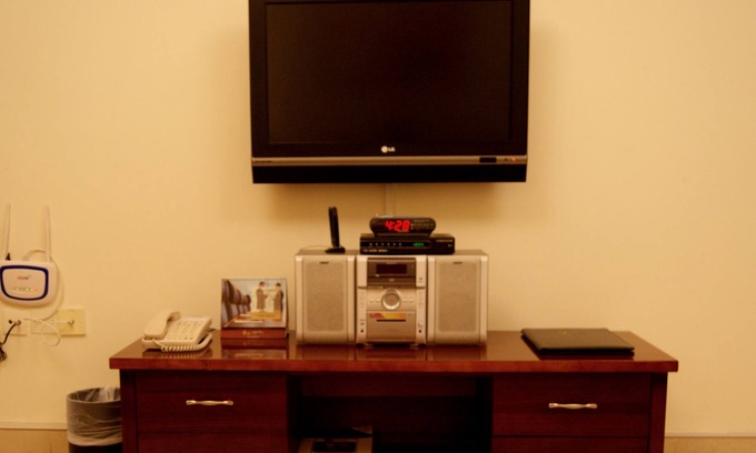 Dubai Bed & Breakfast | Spacious serviced 1BR Al Muhaisnah 5' to airport