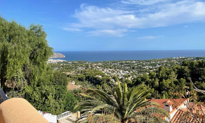 Benimeit Villa | Spacious South Facing 4 Bedroom Villa, Jacuzzi (optional booking), Sea Views