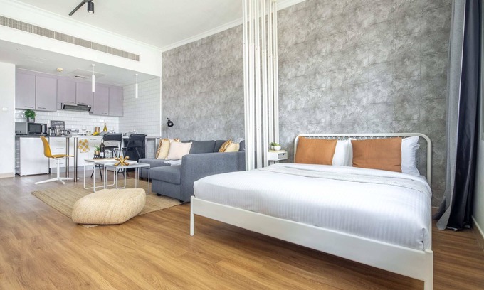 Dubai Investment Park Apartment | Spacious Studio in Lake Apartments - Sleeps 3!