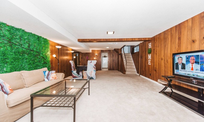 Guildwood House | Spacious Suite by the Lake, Great Neighbourhood! FREE Airport Pick-up