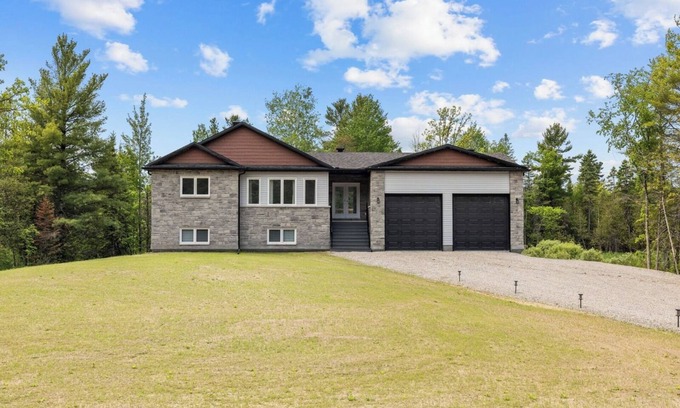 Beckwith Apartment | Spacious Suite close to Ottawa