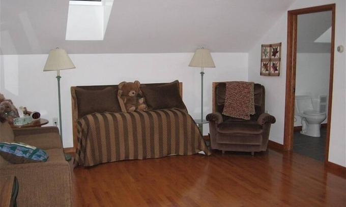 Arcadia Apartment | Spacious suite for 2!