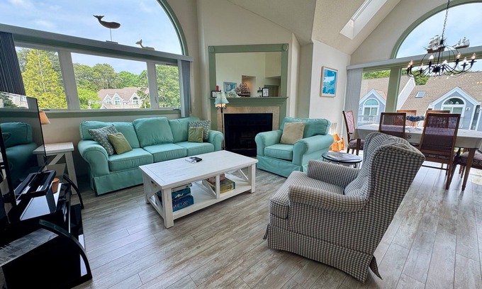 Brewster Condo | Spacious upper-level luxurious Endicott unit with golf access, just steps to Arbor pool and the Linx