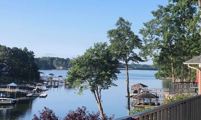 Lake Norman of Catawba House | Spacious 6-bedroom house with WiFi, AC in welcoming Lake Norman of Catawba