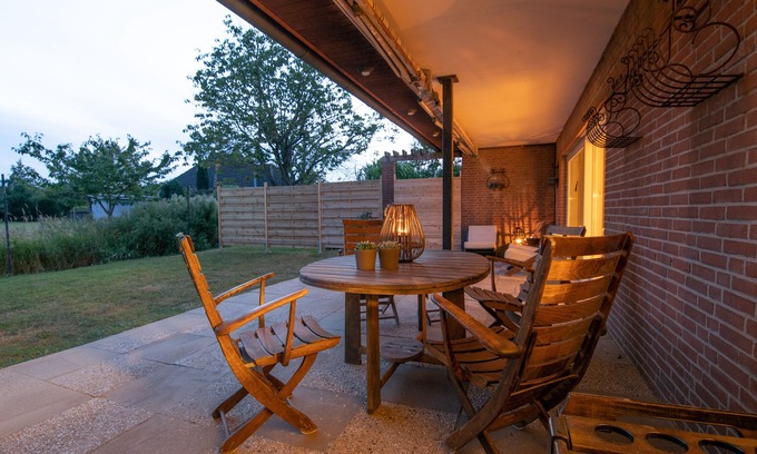 Stinteck Apartment | Spacious vacation apartment with garden, surrounded by greenery.