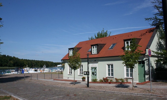 Rheinsberg Apartment | Spacious vacation apartment "Wölfchen" directly at the harbor of Rheinsberg