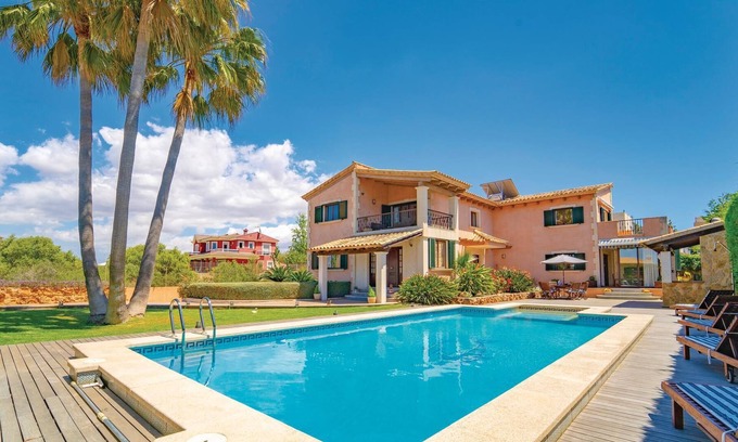 Sa Torre House | Spacious vacation villa with high quality furnishings in a quiet and privileged residential area in