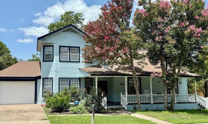 Pflugerville House | Spacious Victorian w/Game Room & Hot Tub