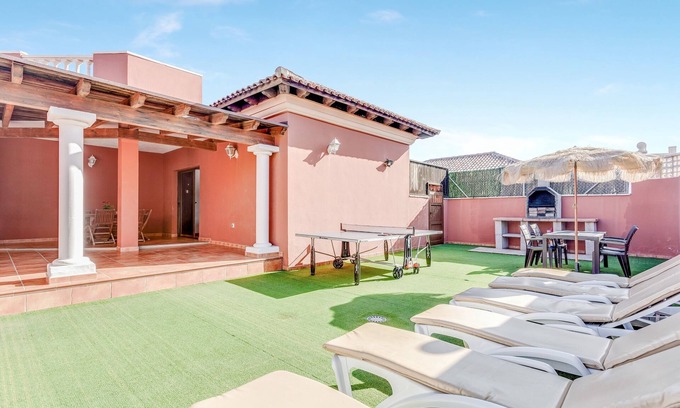 Corralejo Villa | Spacious Villa "Don Rodrigo" with Wi-Fi, Garden, Terrace & Pool