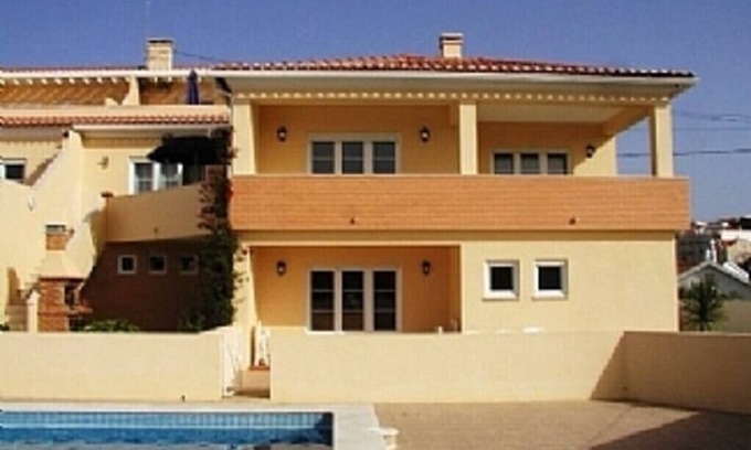 Foz do Arelho Villa | Spacious Villa In Quiet Location With Pool, Superb Views and close to village.