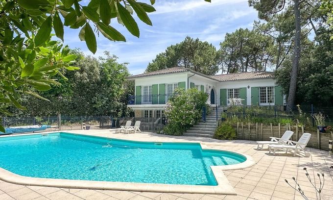 La Palmyre Villa | Spacious Villa with Pool, 6 Bedrooms, Near Beach, Calm Forest Setting - La Palmyre