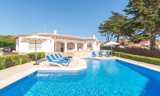 Marina de Son Ganxo Villa | Spacious villa with pool and sea view - Villa Arena Blanca