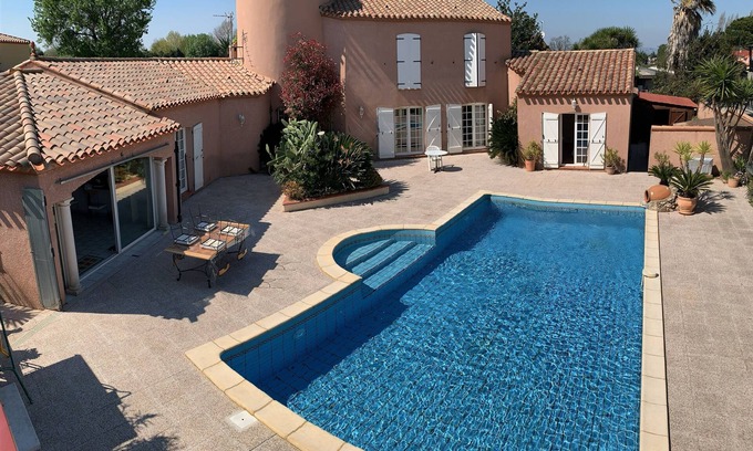 Bompas Villa | Spacious villa with private pool max 14 people near the beach