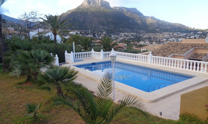La Canuta Villa | Spacious villa with private pool near the beach