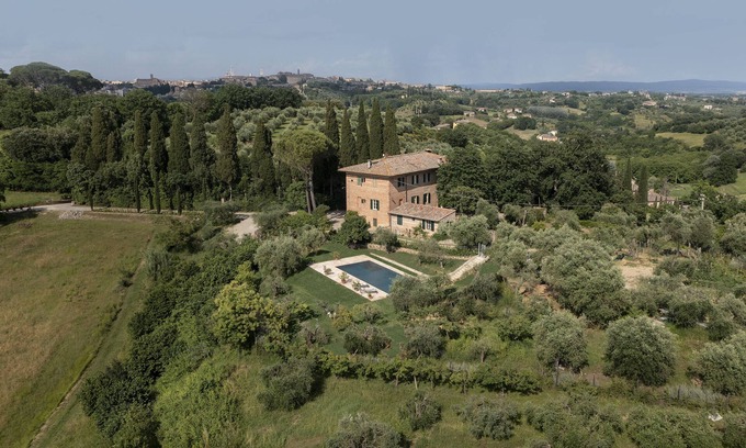 Siena Villa | Spacious villa with stunning pool, luscious gardens