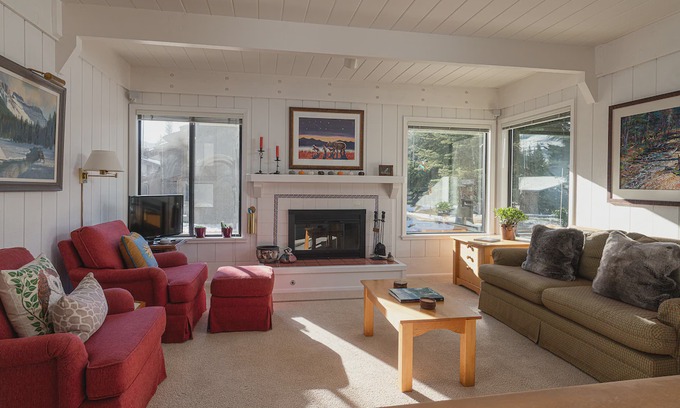 Elkhorn Condo | Spacious Villager Condo, Quick Access & Great View