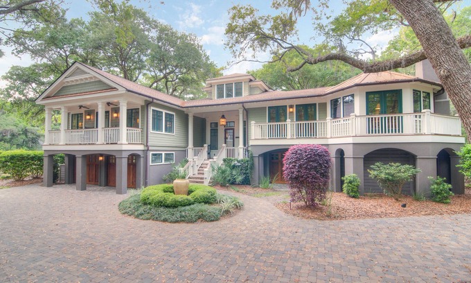 Vanderhorst Plantation House | Spacious Waterfront Home with Lagoon & Golf Course Views - Near Beach