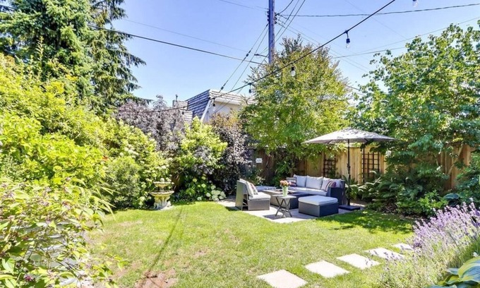 Dunbar House | Spacious Yard Two Bedroom Suite