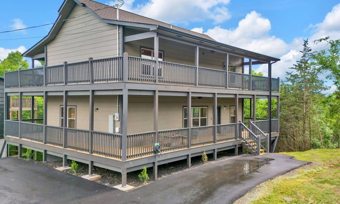 Sevierville Cabin | SpaciousWrapAroundDecks/Sleeps20
