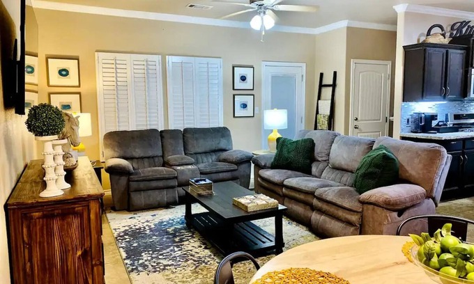 Odessa House | Sparkling clean 3 bedroom townhome