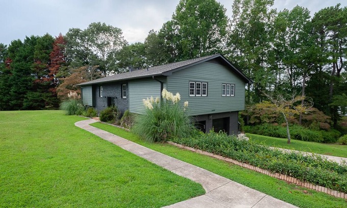 Seneca House | Sparrow's Haven