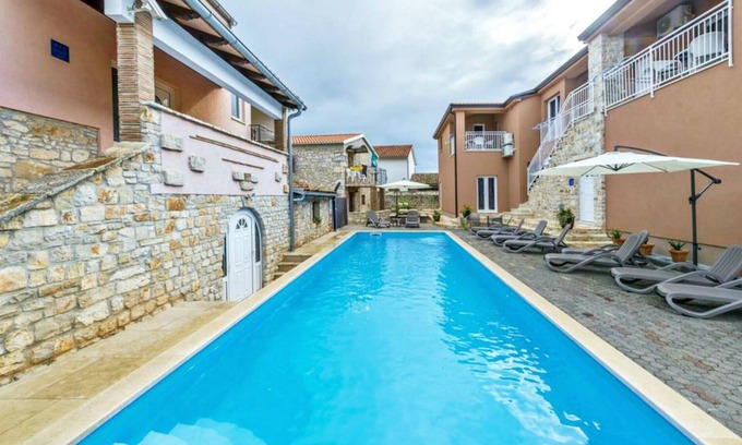 Tar-Vabriga Apartment | SPECIAL OFFER 30. 07.-05. 08. NOEMI3 Poreč-Tar with pool, balcony, Wi-Fi