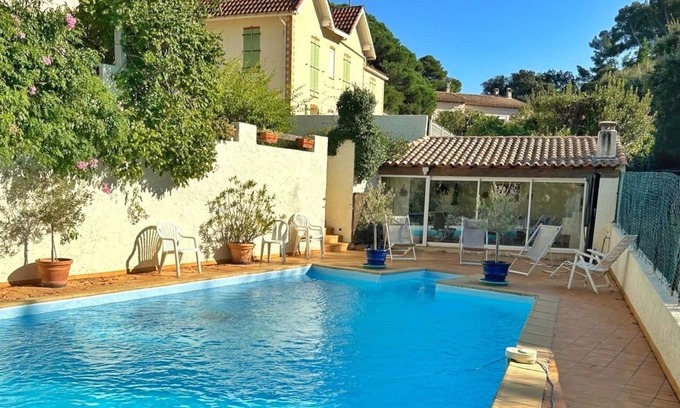 Le Pradet Villa | SPECIAL OFFER SEPTEMBER AT THE WATERFRONT/POOL AND SEA 6 pers (see more)