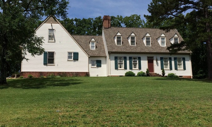 Hot Springs House | Special Rates-Enjoy Hot Springs in Our Colonial Williamsburg Reproduction Home
