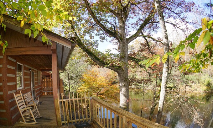 Cherokee Cabin | SPECIAL *Sept. 13th- Oct. 4th 20% off* Ol'Smoky Log Cabin on the River Unit 6