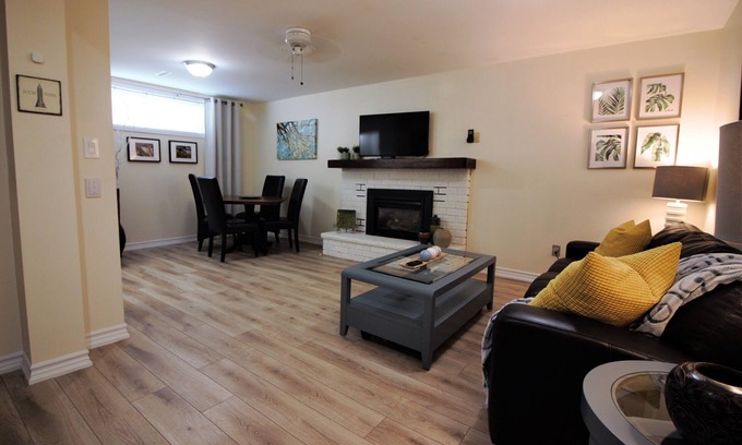 Barrie Apartment | Specious Executive Apartment Minutes from Barrie Waterfront parks