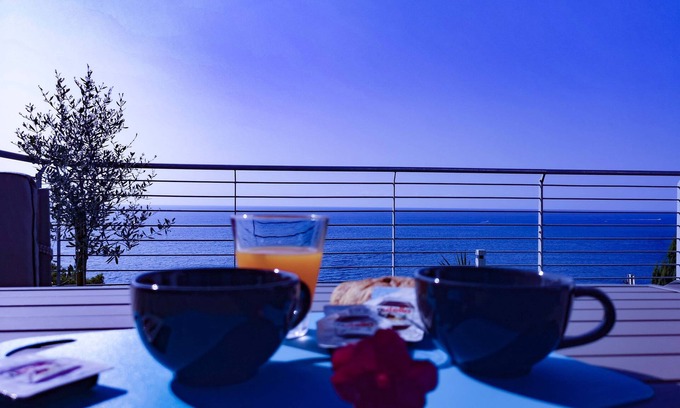 Santo Stefano al Mare Apartment | Spectacular sea view and large terrace