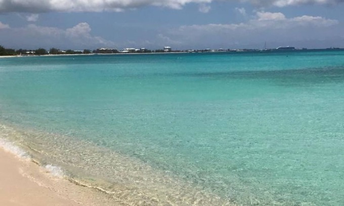 Seven Mile Beach Condo | Spectacular 2 bedroom/2 bath Seven Mile Beach Condo.