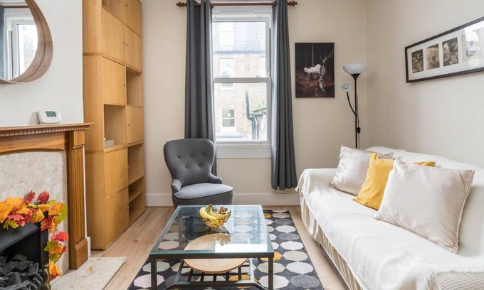 Askew Apartment | Spectacular 2BD Flat in Shepherds Bush