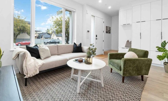 Sunset House | Spectacular 3BD Home!