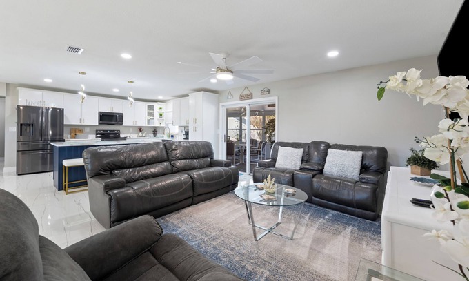 Lakeland House | Spectacular 4-Bedroom Family Pool Home