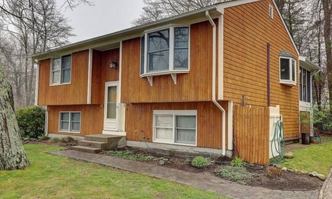 Bonnet Shores House | Spectacular 4BR/2 BA Bonnet Shores Beach Home W/Beach Access