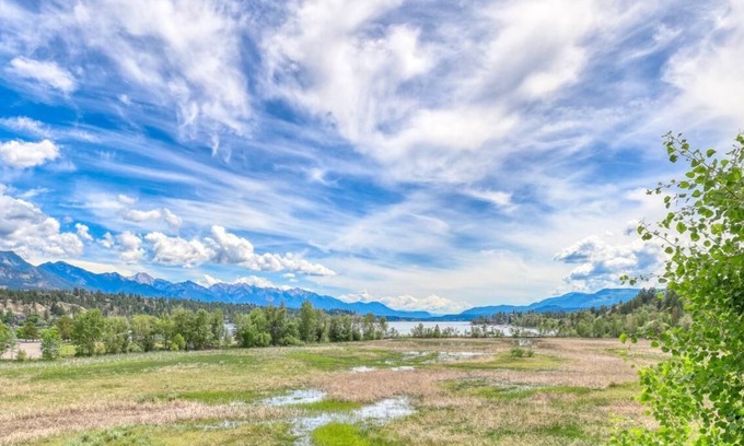 East Kootenay Condo | Spectacular Lake, Mountain, and Wetland View Condo 2BD + Den(w/door) Bunks