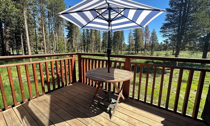 Mammoth Lakes House | Spectacular Location On The Meadow~Remodeled And Private Town Home Has It All!