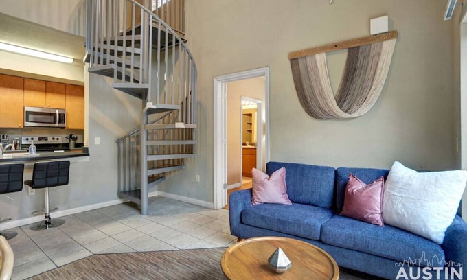 West Campus Apartment | Spectacular Location! West Campus Apt for 8 + Loft