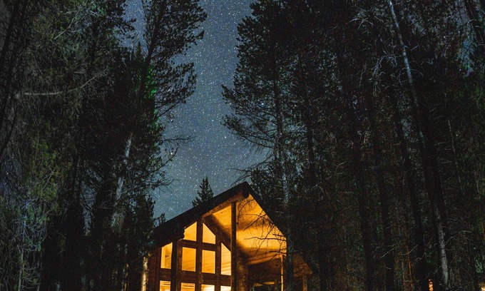 Island Park Cabin | Spectacular Log Lodge near Yellowstone on Private Island 600 feet to lake access