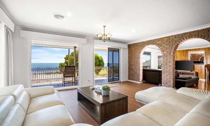 Clifton Springs House | Spectacular ocean view w/woodfire oven and BBQ