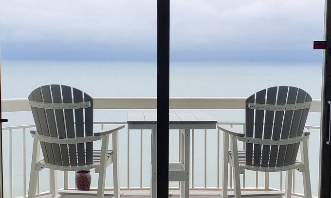 Garden City Condo | Spectacular Ocean View 1Br/2Ba Water's Edge