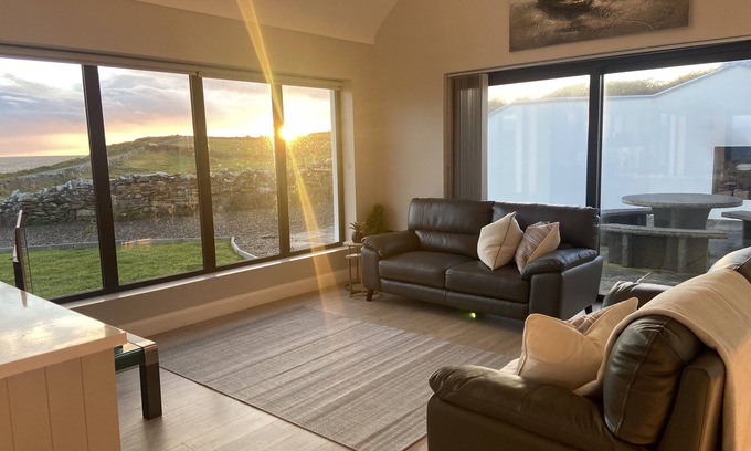 Liscannor House | Spectacular ocean views, minutes from the Cliffs of Moher & Lahinch Beach