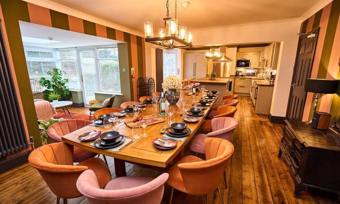 New Forest District Apartment | Spectacular Retreat: Sumptuous Interiors & Garden