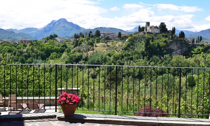 Barga Apartment | Spectacular View over Barga